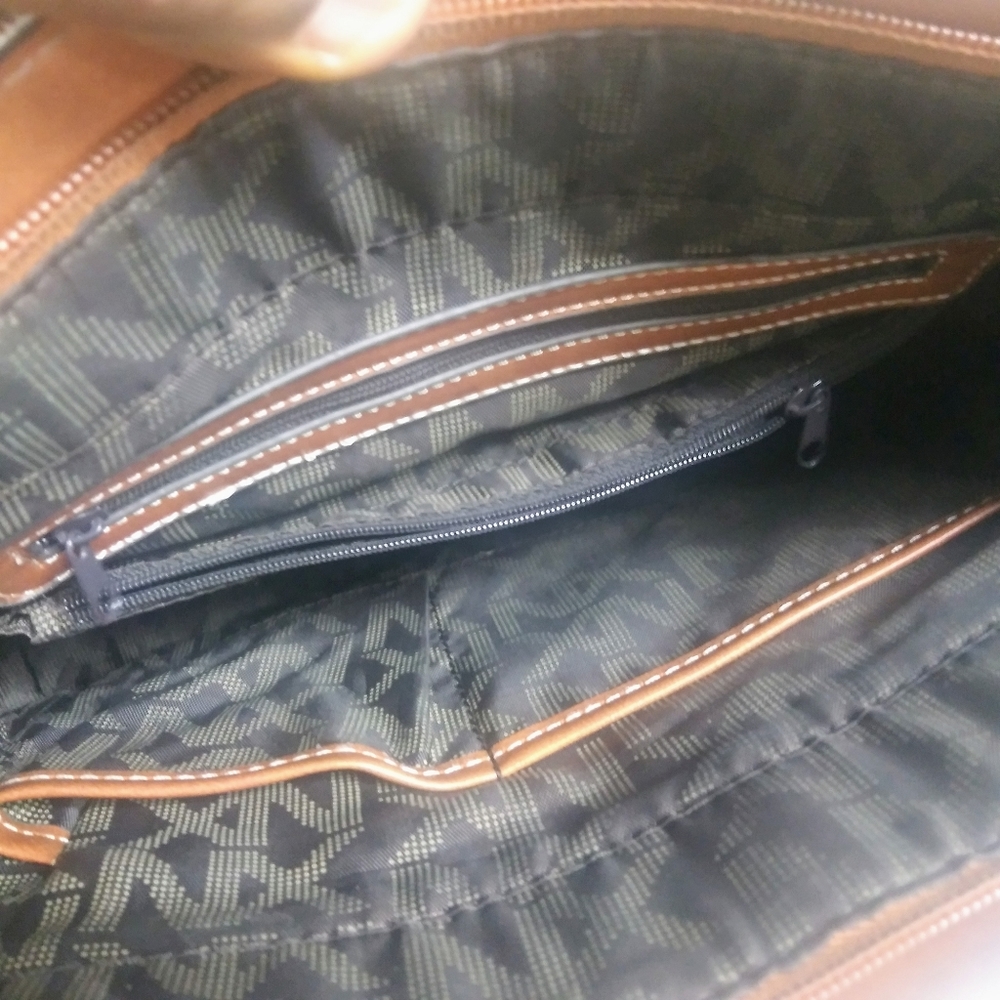 Handbag - Picture 3 of 5